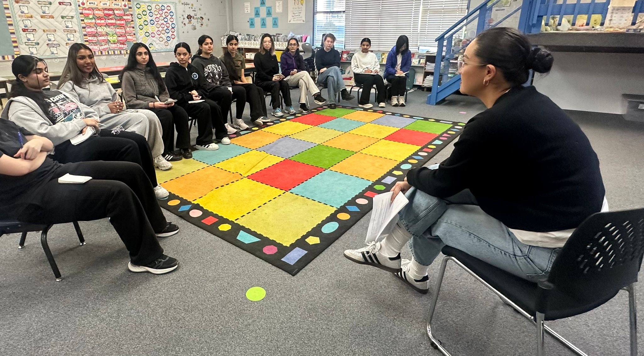 Dehara mentoring a class of young women