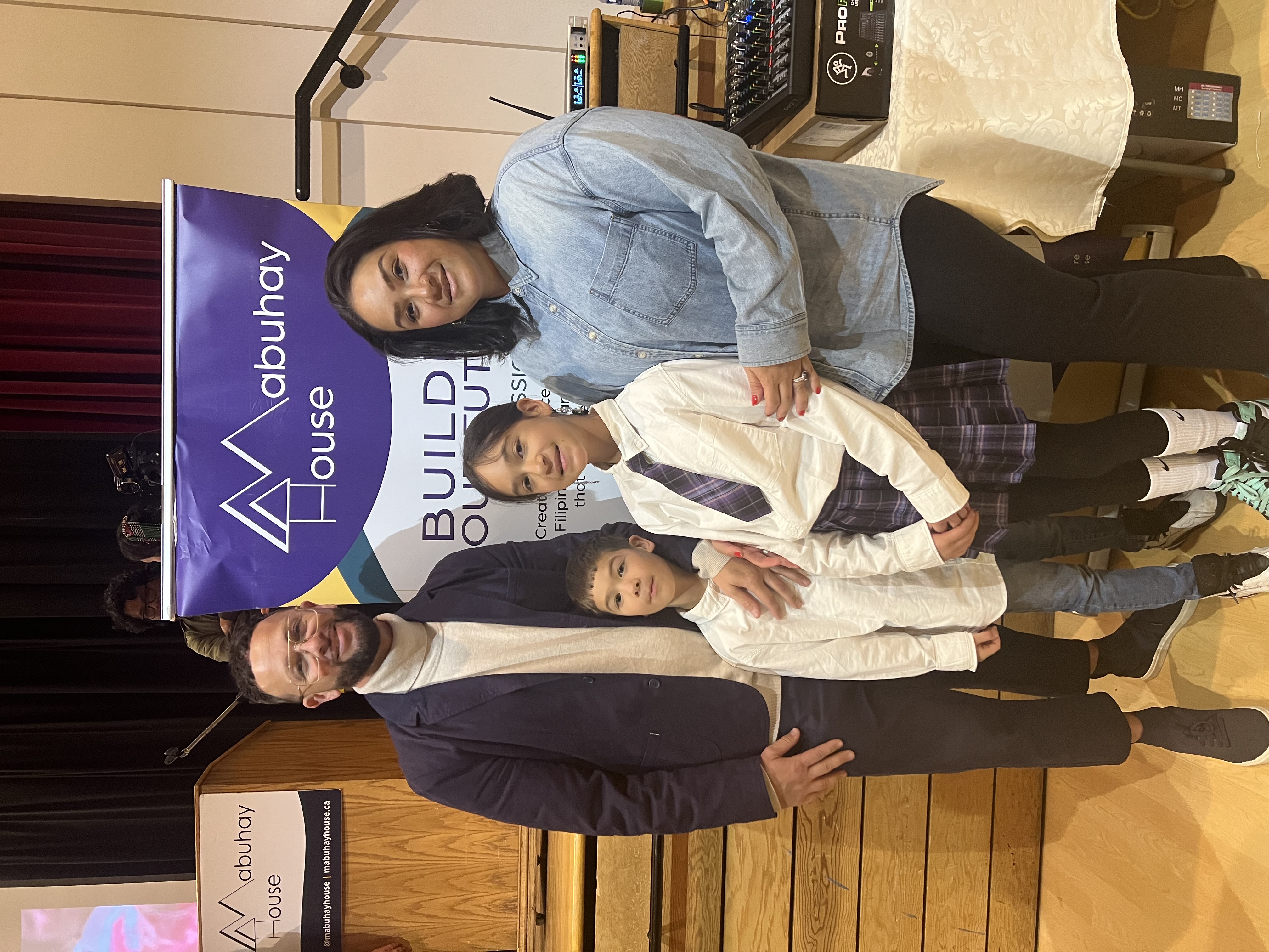 Dehara Thompson at Mabuhay House event with family