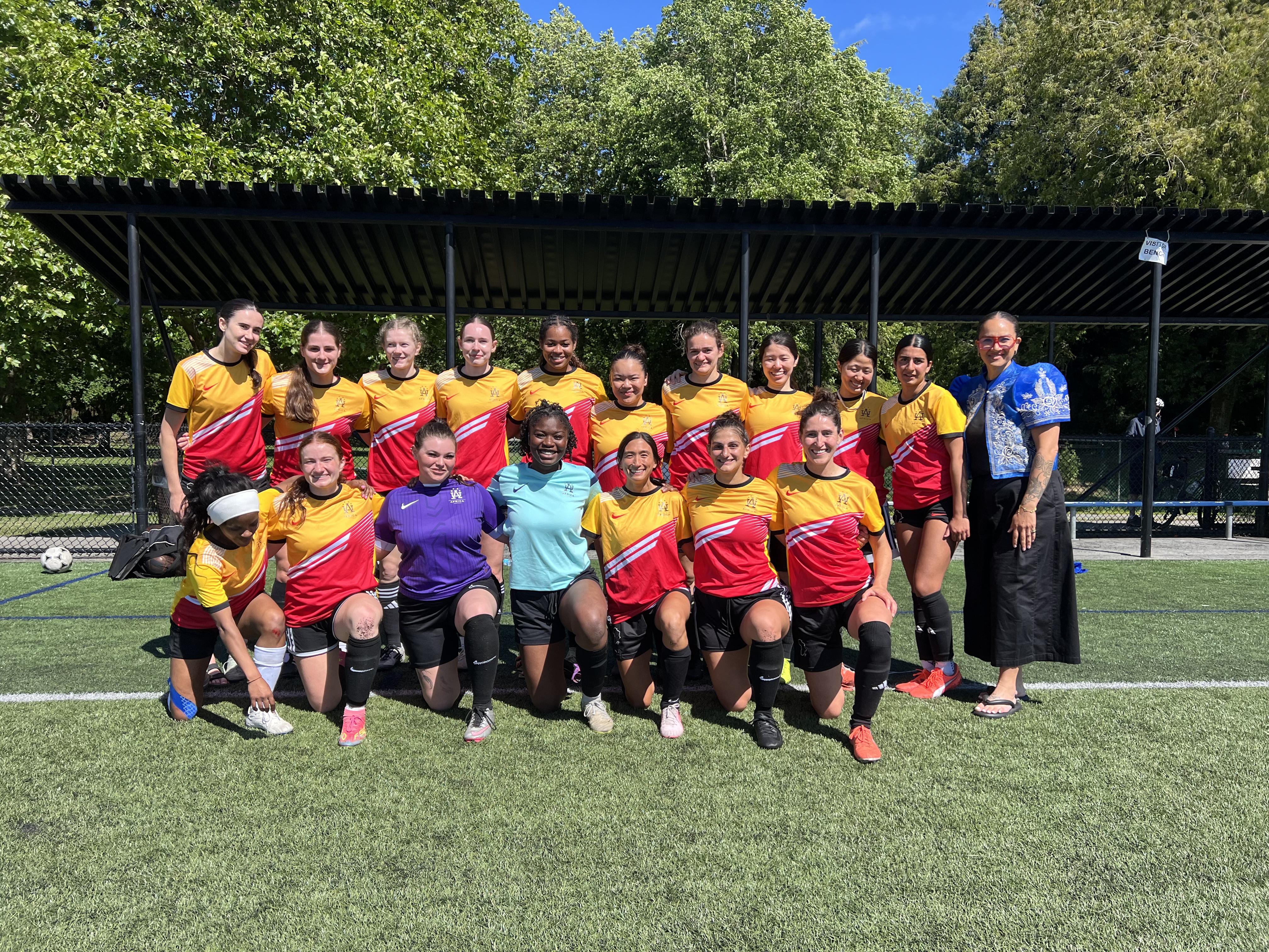 Dehara with women's soccer team